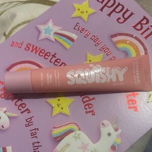 COVERGIRL Squishy Glaze Lip Balm -peach gummies flavor yummy